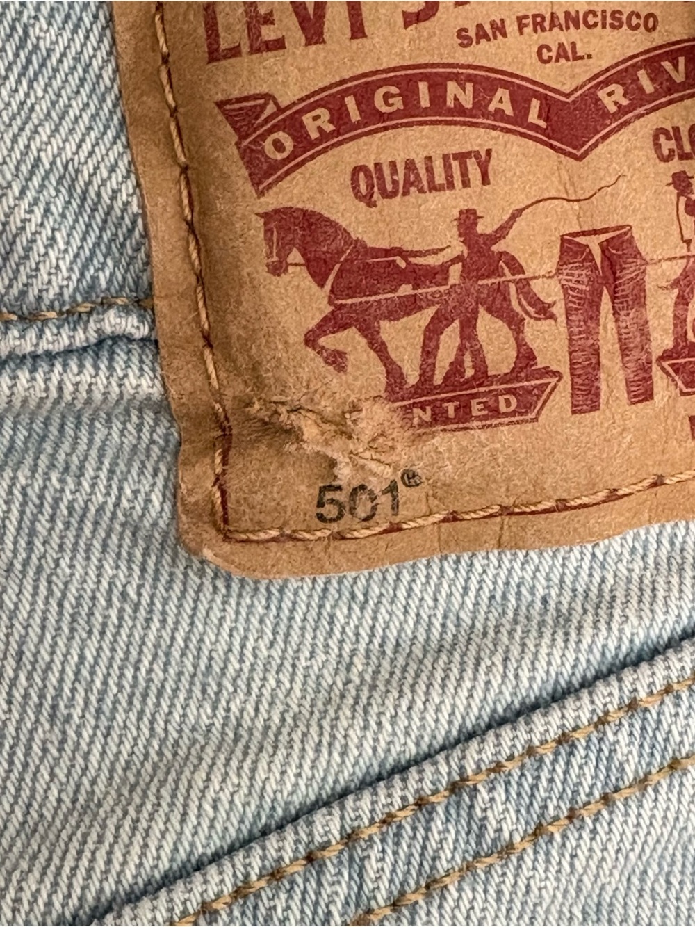 Levi's 501 Denim Jeans in 99% Cotton - Pale Blue with Straight Leg